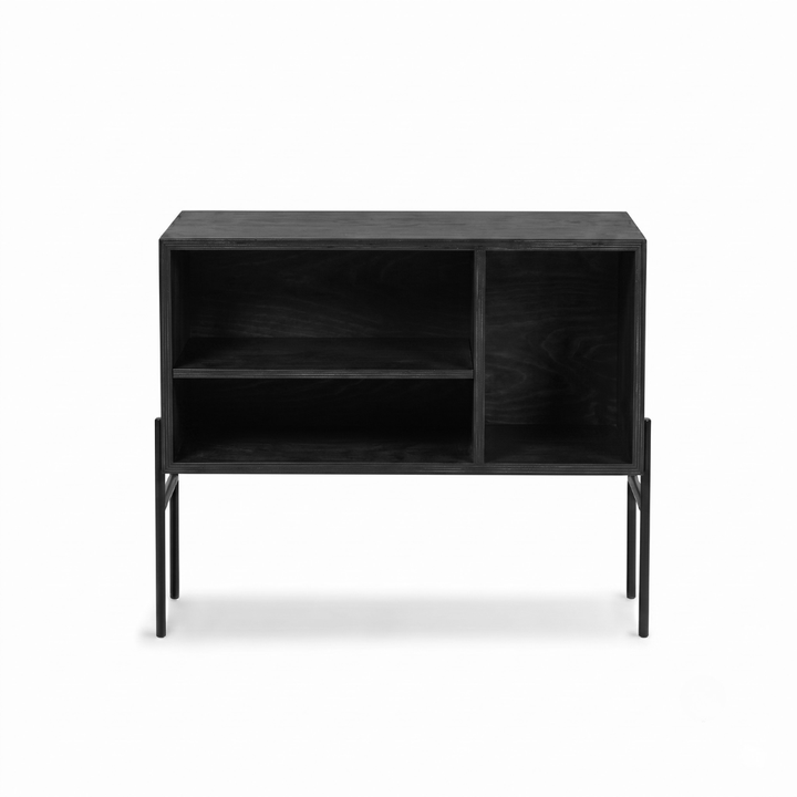 Mueble para vinilos de frente en madera teñida negra, con dos compartimentos abiertos y patas de acero negro