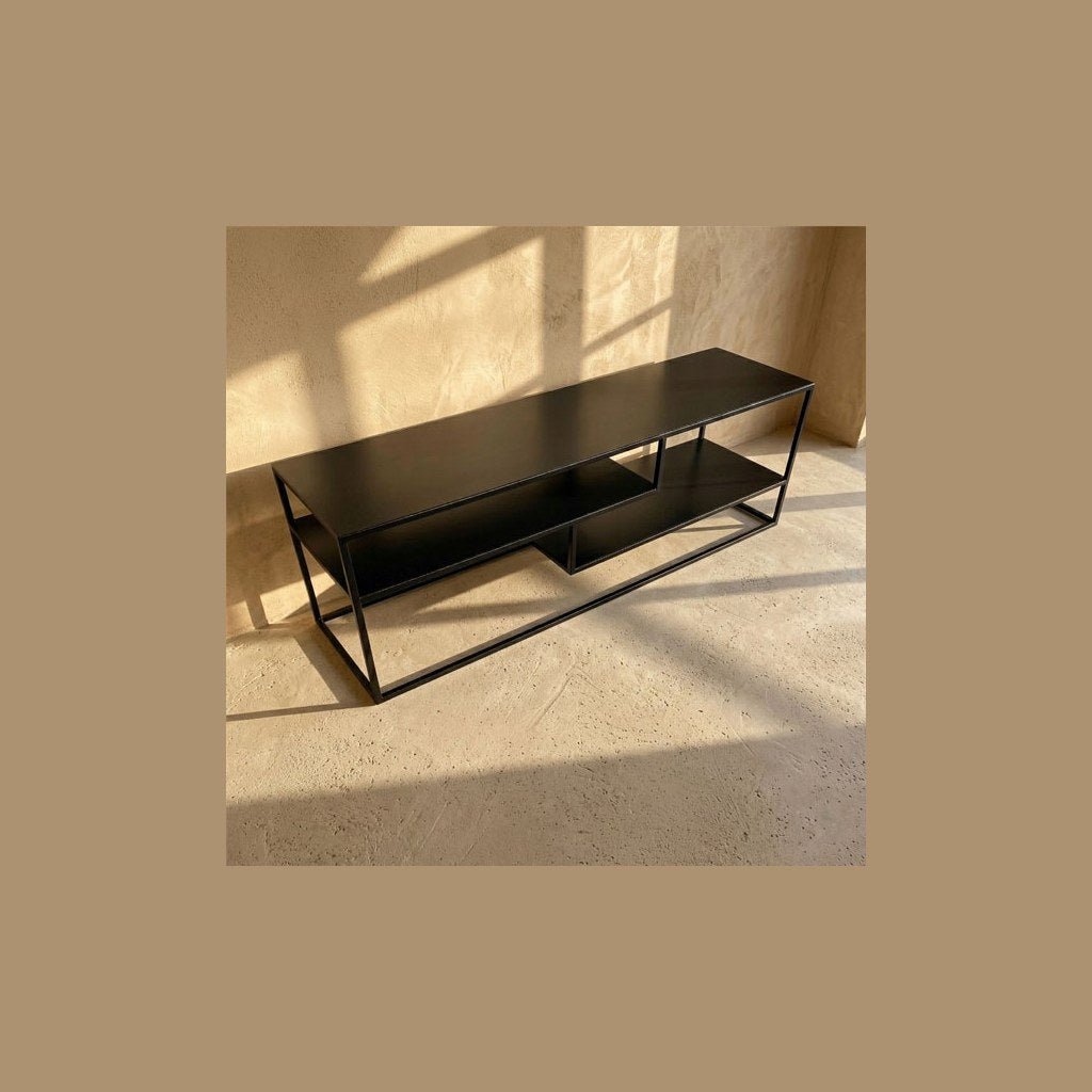 Arrimo Kalda Kallfü metal negro mate, 150x40x50 cm — vista en escorzo