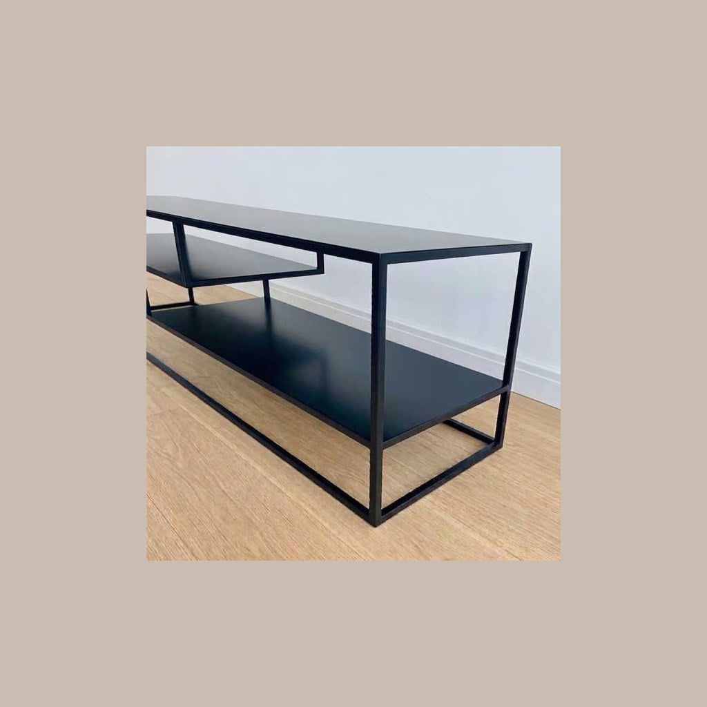 Arrimo Kalda Kallfü metal negro mate, 150x40x50 cm — vista desde atrás