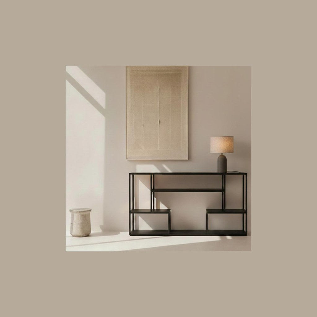 Arrimo Kiva Kallfü metal negro mate, 120x30x75 cm — en uso