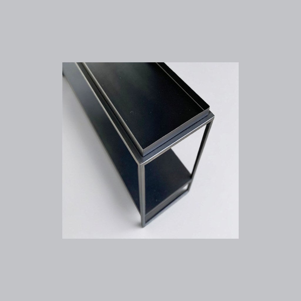 Arrimo Lubmin Bajo Kallfü metal negro mate, 50 cm de alto — cubierta tipo bandeja