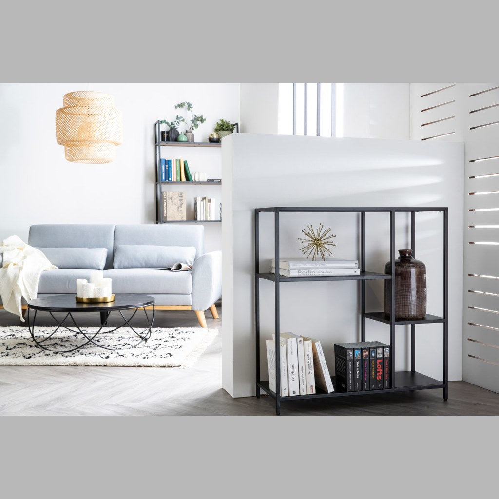 Arrimo Podium Kallfü metal negro mate, 80x30x86 cm — en el living