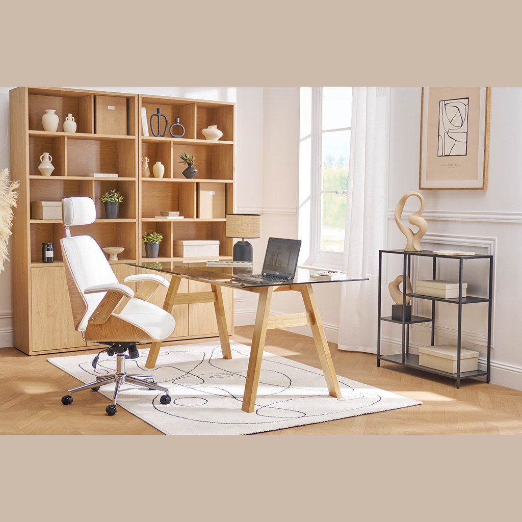 Arrimo Podium Kallfü metal negro mate, 80x30x86 cm — en el escritorio