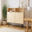 Buffet con Nichos 2 Puertas 100 cm Kallfü en madera MIMA junto a una mesa de comedor — ambiente
