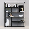 Librero Alis Kallfü metal negro, 160x35x180 cm — vista frontal con compartimentos