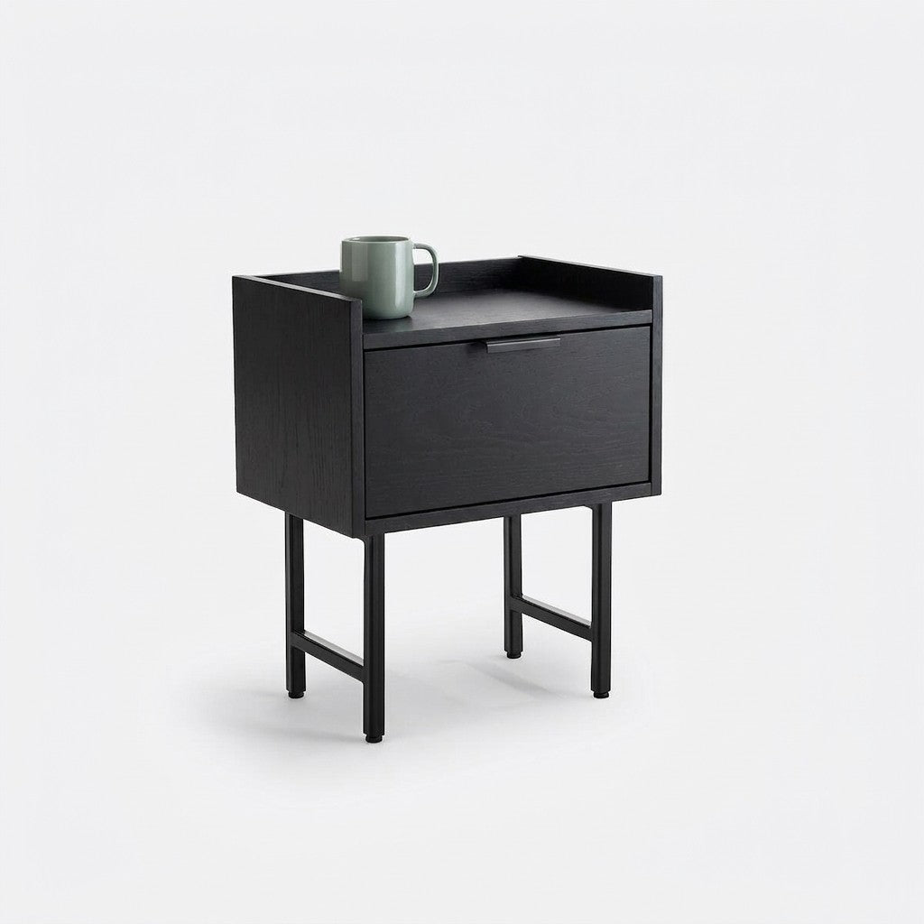 Velador Volga 43 Kallfü con cajón, madera BLACK y patas de metal negro, 43x30x52 cm — vista tres cuartos