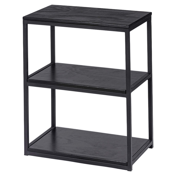 Repisa de tres niveles en tres cuartos, con estructura de acero negro y cubiertas de madera teñida negra
