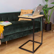 mesa lateral con diseño moderno de madera